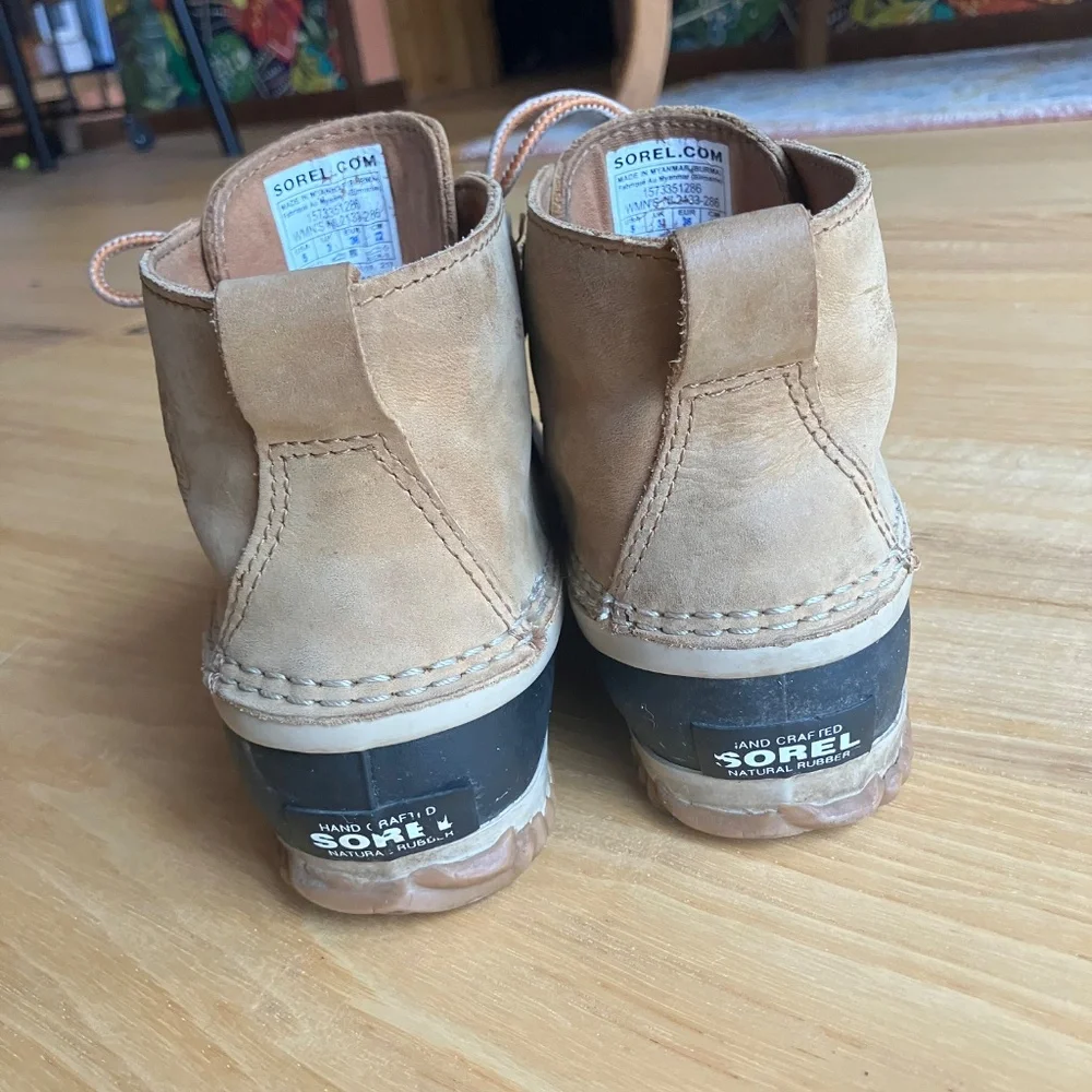 Sorel out and about boots, size 5